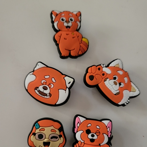 Turning Red 5pc Jibbitz Bundle - Picture 3 of 3